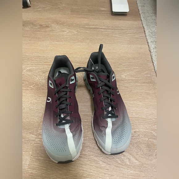 On Clouds size W8.5 like new - Picture 3 of 4